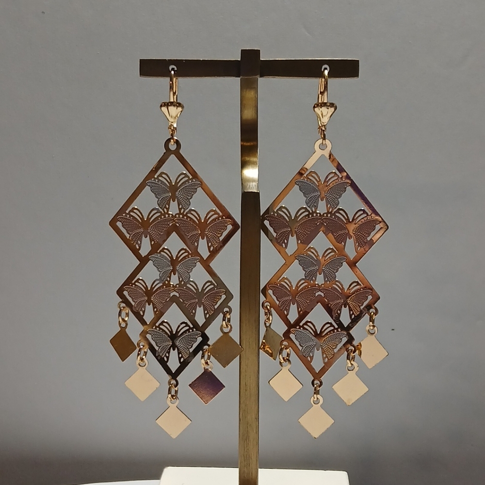 Butterfly  Earrings  Gold Layered Three Tones NWOT(ORO LAMINADO)